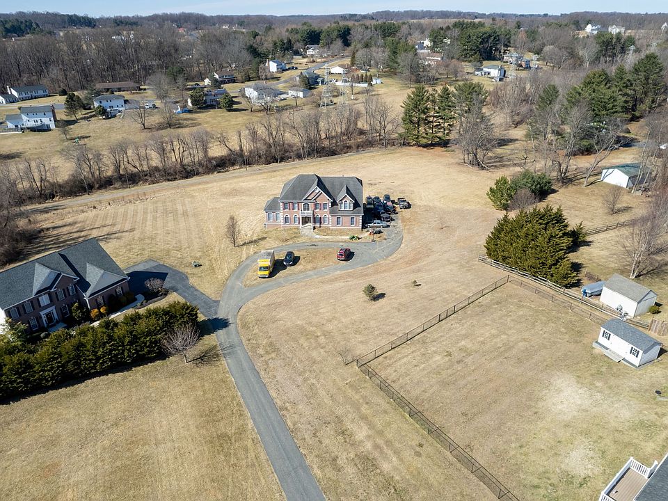 1st image of 2014 Twin Lakes Dr