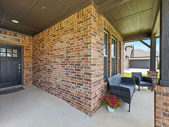 4th image of 3324 Peacock Ln