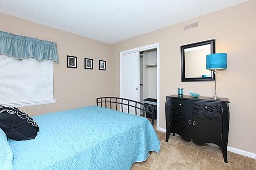 2nd image of 1580 Woods Rd APT Q