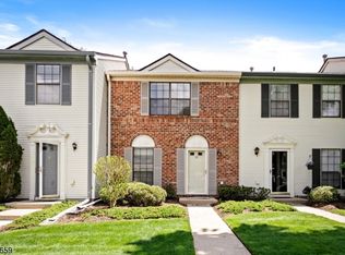 13 Veros Ln, Franklin Park, NJ 08823