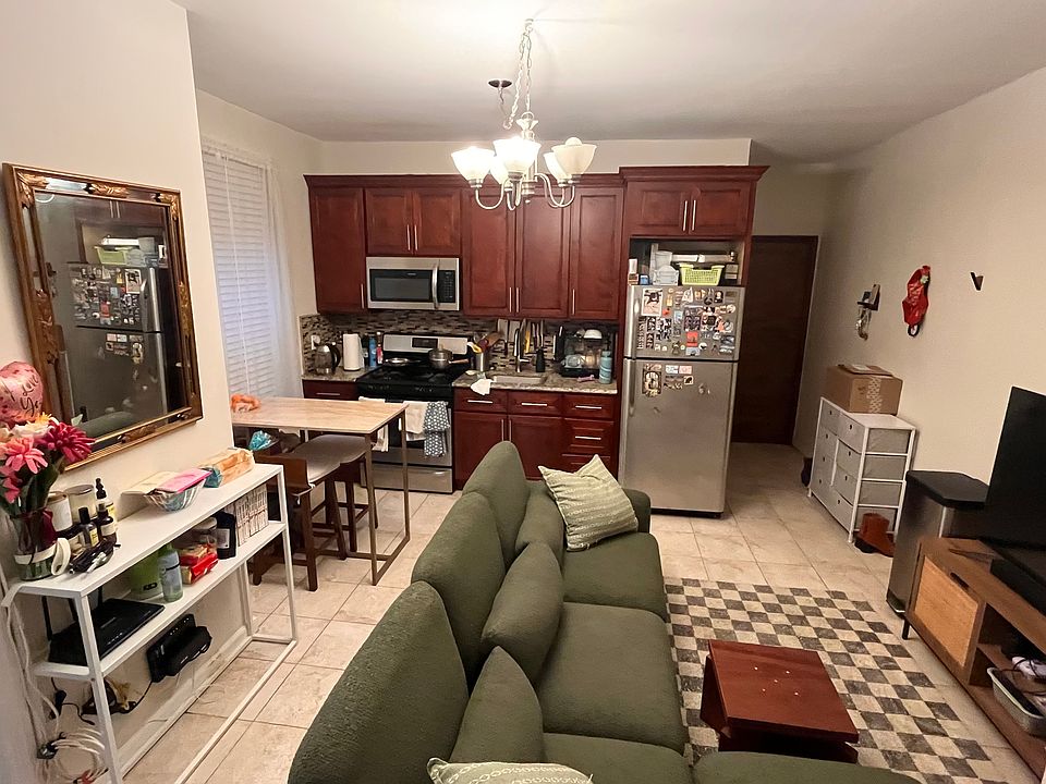 1st image of 3606 30th Ave APT 2R