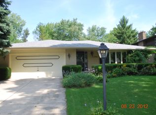 1706 E Mohawk Ln, Mount Prospect, IL 60056