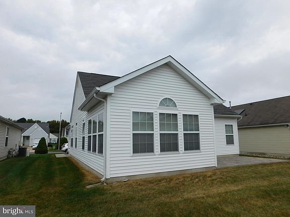 5th image of 528 Saint Kitts Dr
