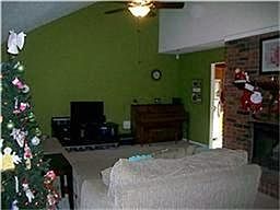 4th image of 402 Creekmeadow Ln