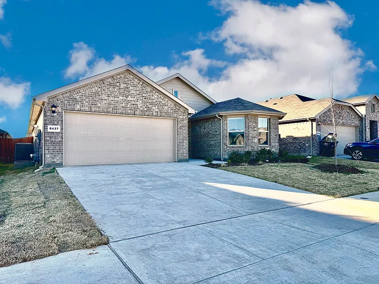 8437 Hollymead Ln — Photo 1