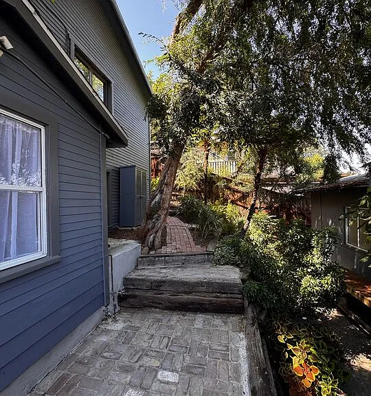 2449 Riverside Pl #REAR HOUSE — Photo 27