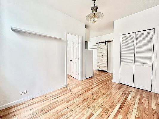 5th image of 303 W 106th St APT 3