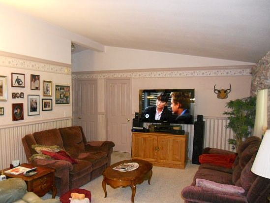 2nd image of 629 198th Ave NE