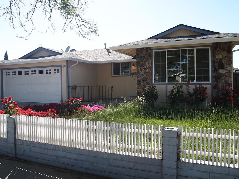 1st image of 3044 Fenwick Way