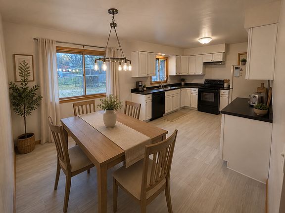 5th image of 4806 Goldfinch Dr
