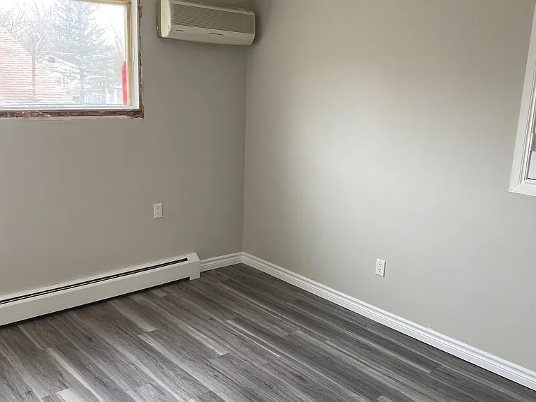 238 Burnside Dr — Photo 9