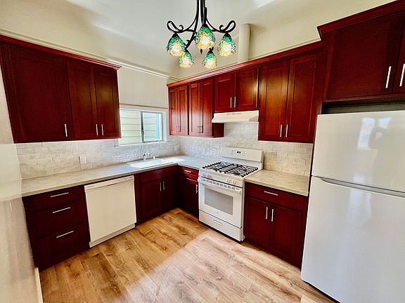 3rd image of 2476 Bush St #2
