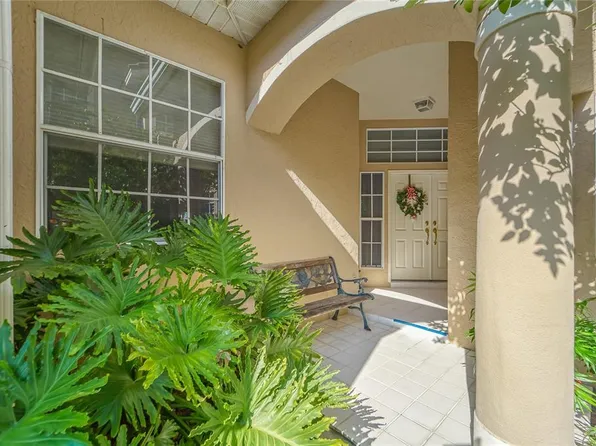 301 Red Cedar Ct N #E, Saint Petersburg, FL 33703