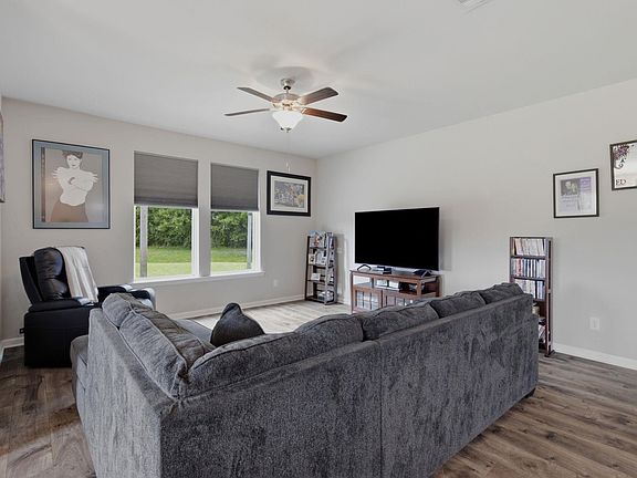 4th image of 347 Windsor Woods Dr