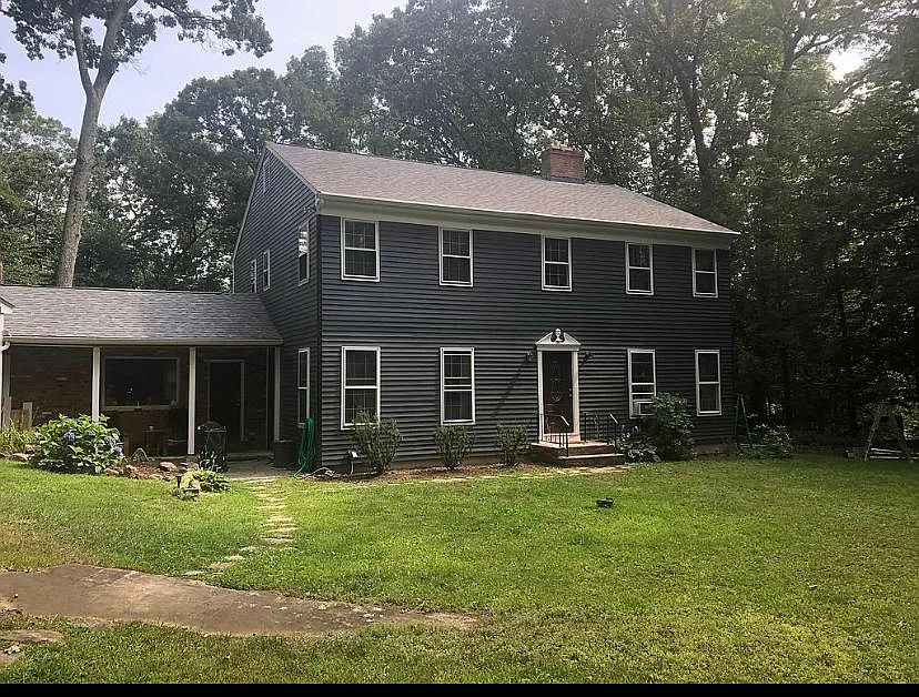 4 bed, 2.5 bath, 2712 sqft, $3,000 — Photo 2