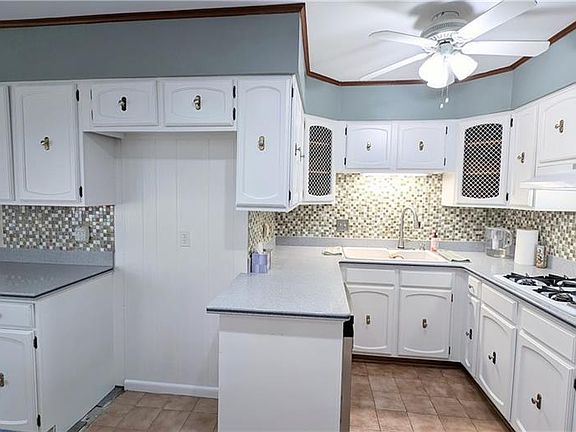 3rd image of 901 Rosa Ave