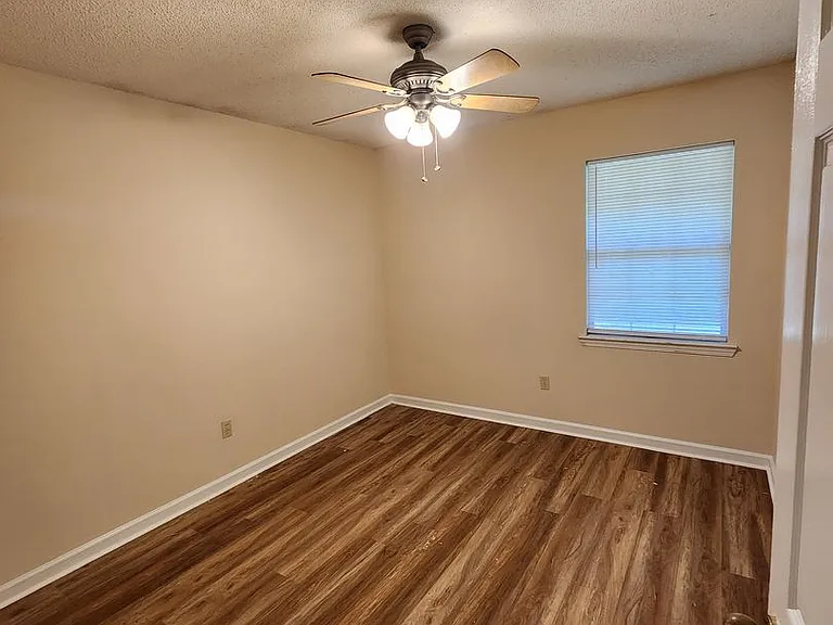 906 Rice Ct — Photo 23