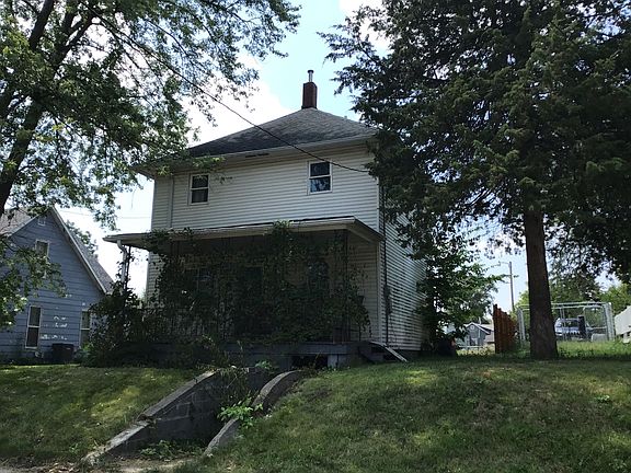 2nd image of 809 S B St