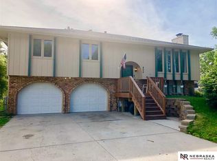 800 Cody Cir, Papillion, NE 68046
