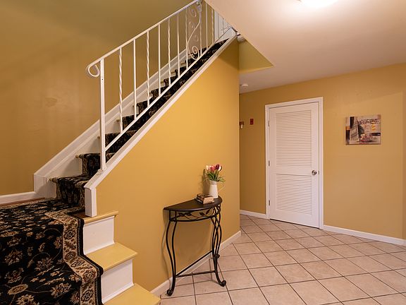 Guests will enter into the spacious ground-level 
foyer.