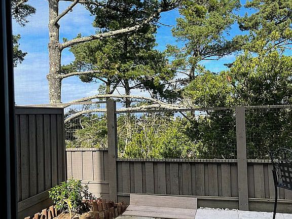 4th image of 150 Crestview Cir