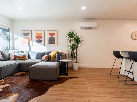 5th image of 1126 Gold St #2