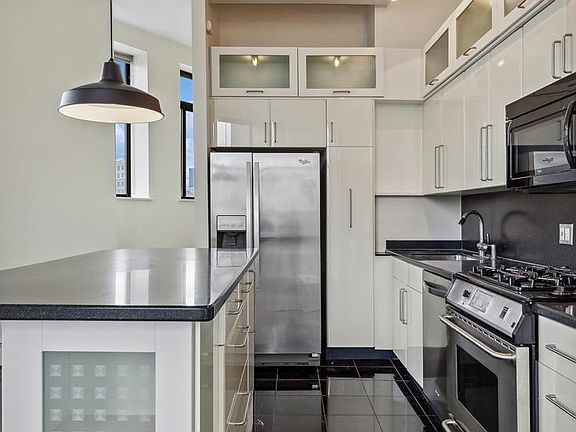 4th image of 2 Cornelia St APT 606