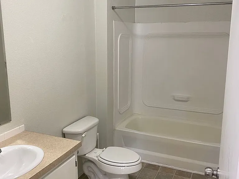 1340 Madison St #5 — Photo 5