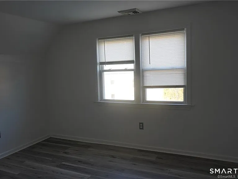 541 Whalley Ave — Photo 6
