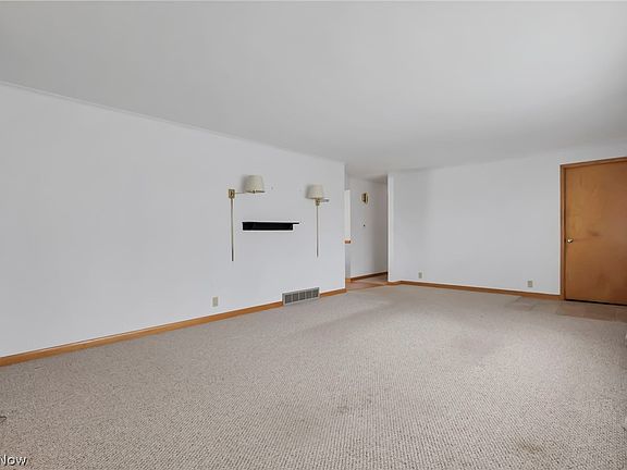 5th image of 1351 Maple Heights Ln