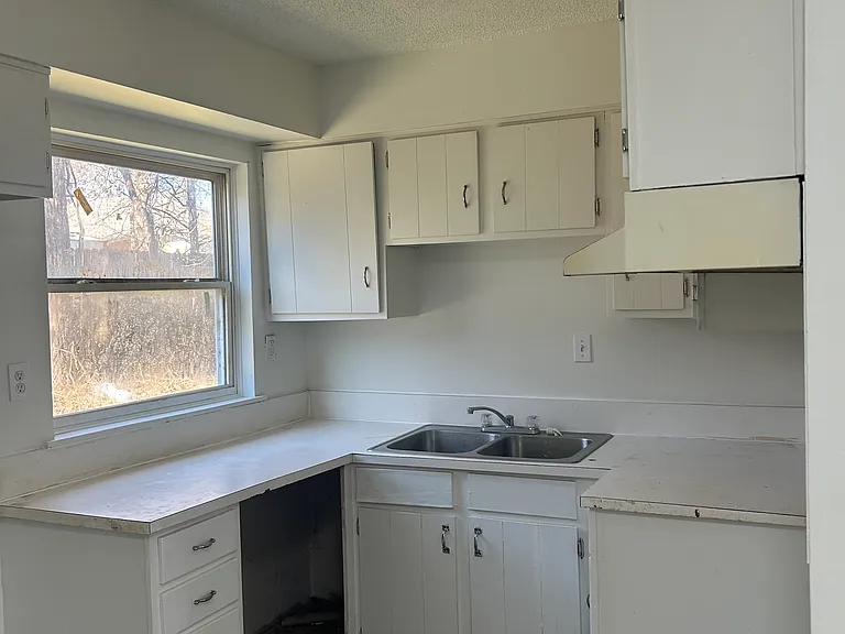 329 W Highland St #0 — Photo 4