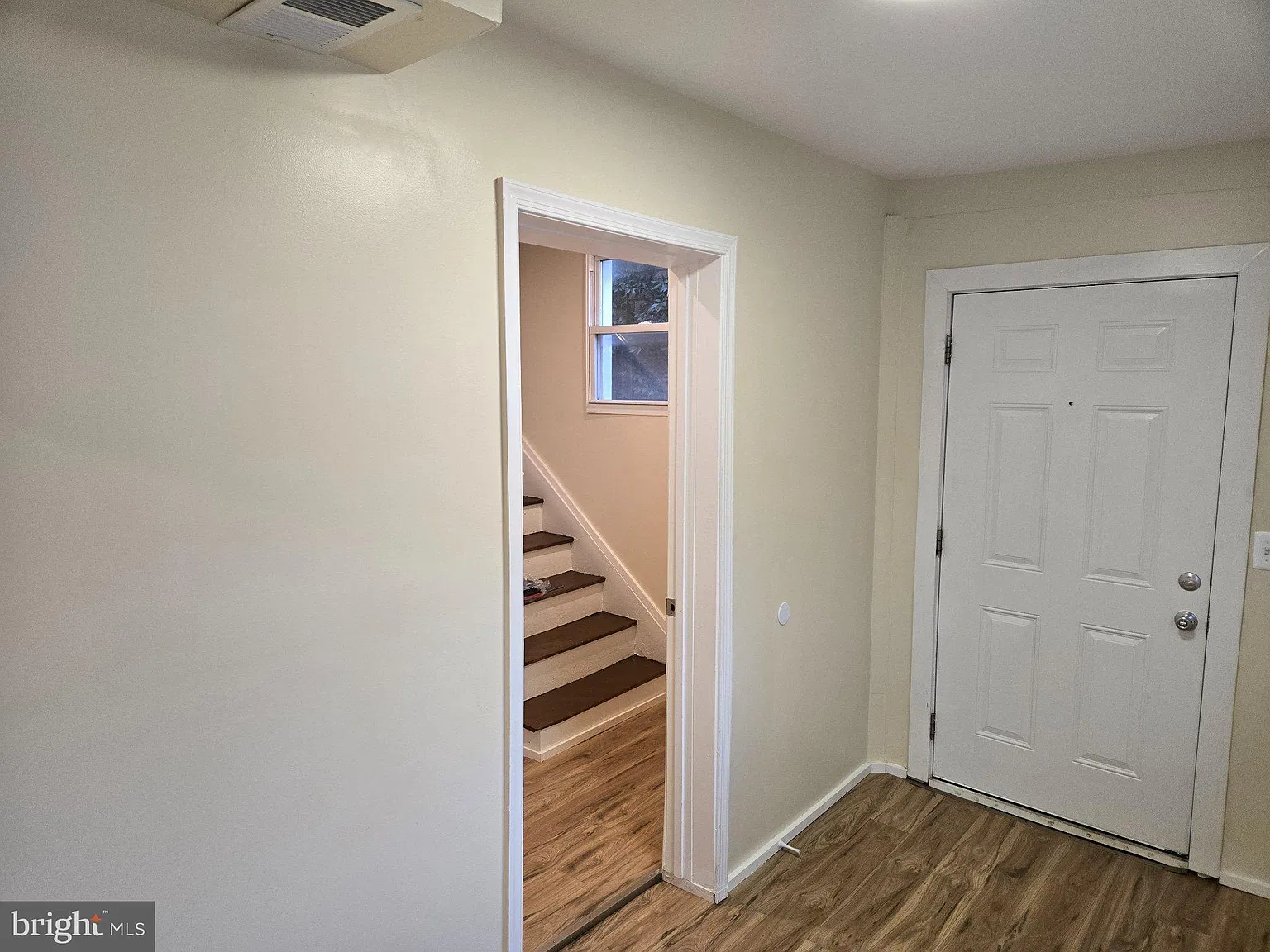 3 bed, 2.0 bath, 1200 sqft, $2,000 — Photo 3