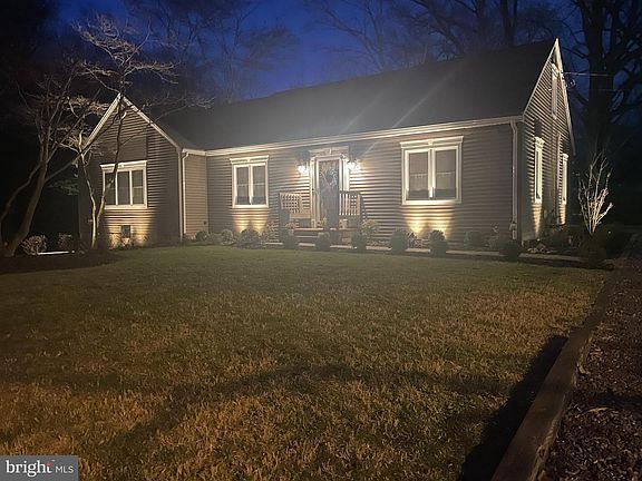 2nd image of 703 Parker Rd