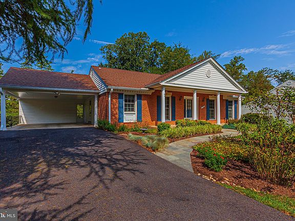 3rd image of 15316 Delphinium Ln