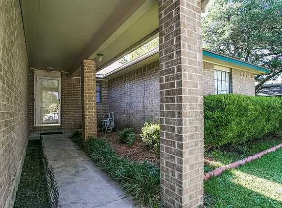 2nd image of 404 Goldfinch Dr