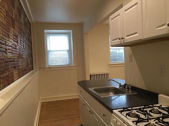 4th image of 148 Crestwood Ave #14