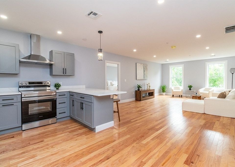 1st image of 585 Washington St #204