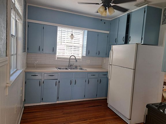 4th image of 3102 N Oakdale Ave