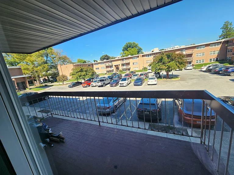 3647 Glengyle Ave #3B — Photo 5