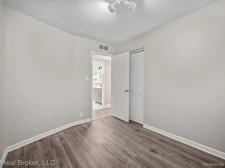 1909 Marie Cir — Photo 16