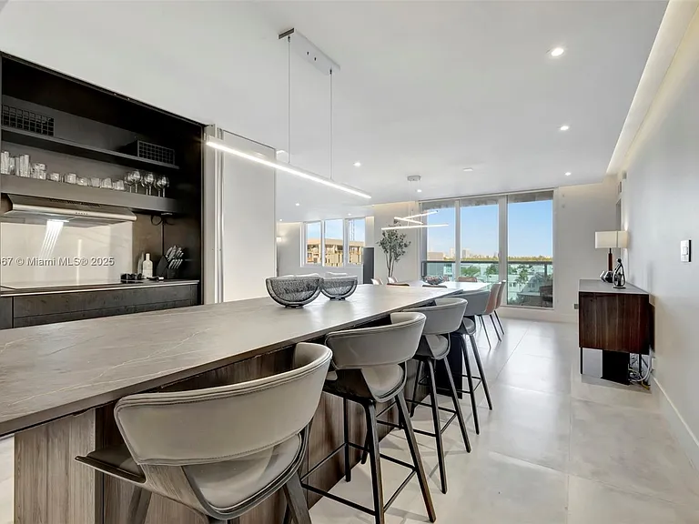2301 Collins Ave #634 — Photo 18