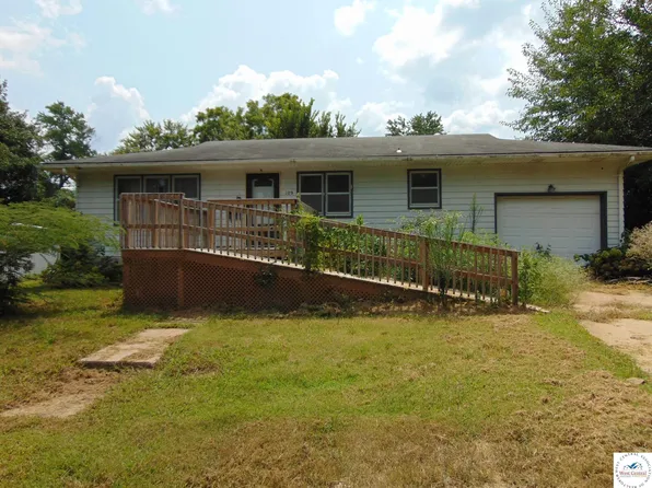 109 W Steele St, Windsor, MO 65360