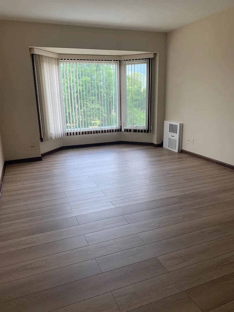 2 bed, 1200 sqft, $2,500 — Photo 4