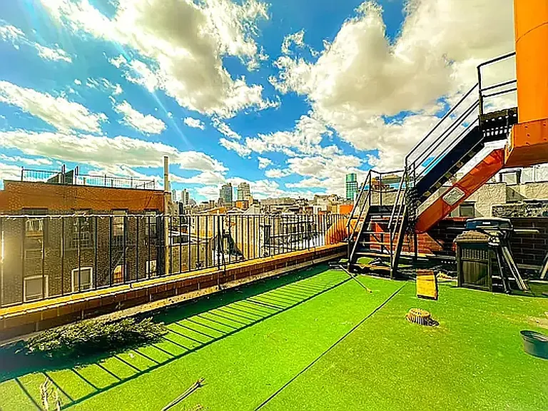 212 E 10th St #5B — Photo 2