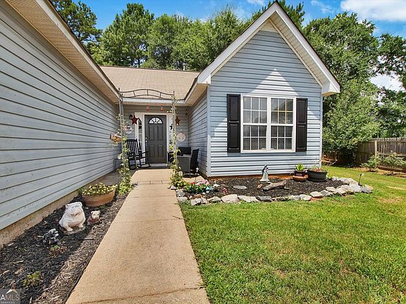 3rd image of 339 Regal Rd