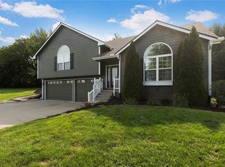 15205 Hills Rd, Kearney, MO 64060