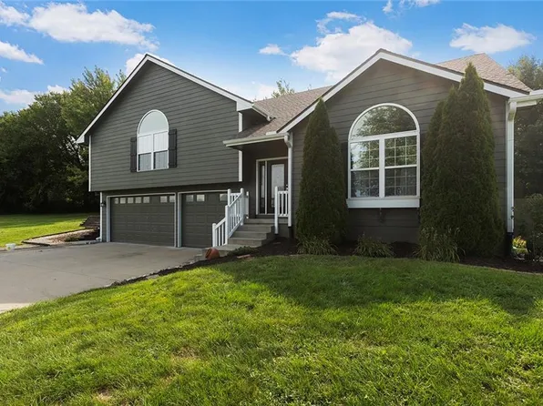 15205 Hills Rd, Kearney, MO 64060