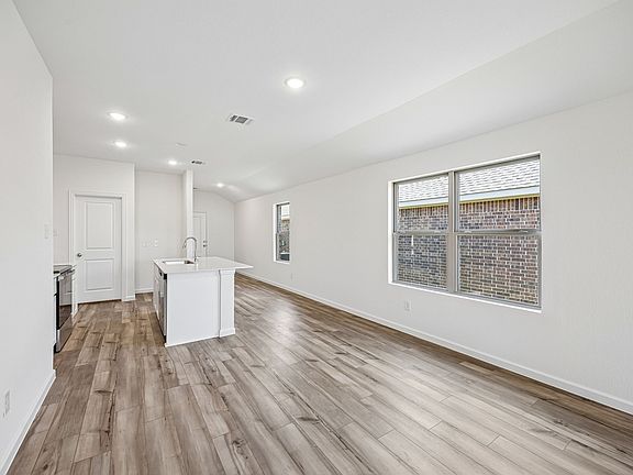 5th image of 727 Springwell Dr