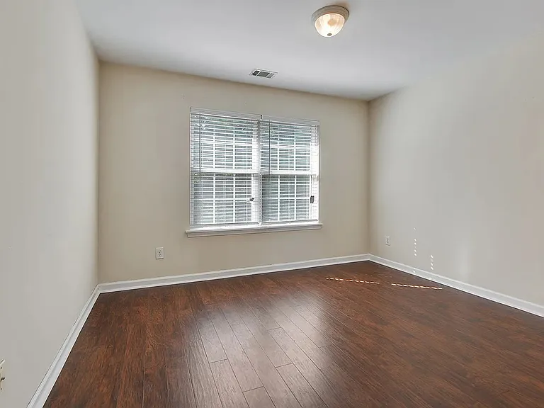 1947 Oakbluff Dr — Photo 16