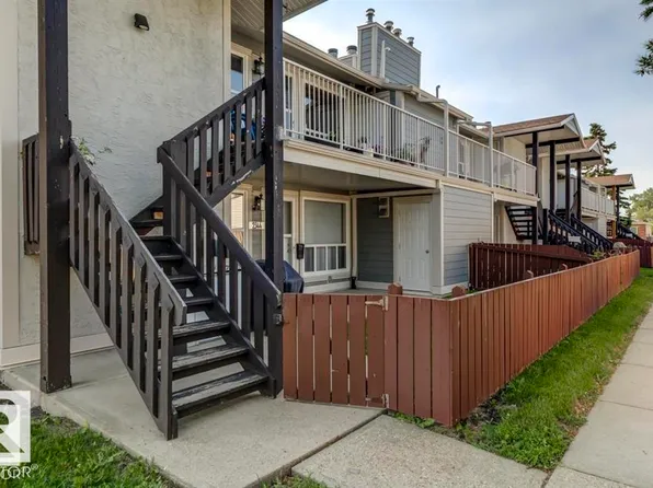 2346 151st Ave NW, Edmonton, AB T5Y 2L1